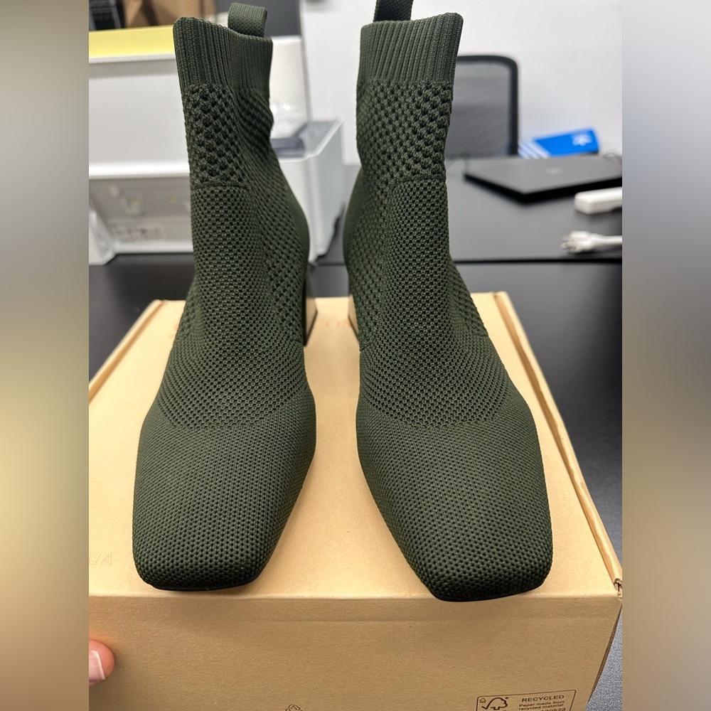 Vivaia boots size 39 US 8